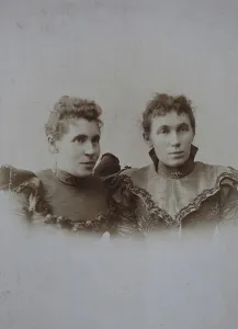 Sisters, visit format, Carte de Visite