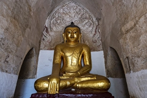 Sitting buddha in the Manuha temple, Bagan, Myanmar, Asia