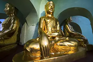 Sitting Buddha Statue, Shwedagon Pagoda