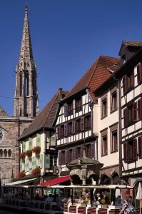 Six-bucket fountain, half-timbered houses on the market square