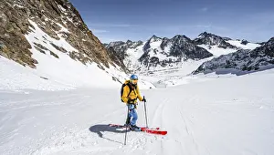 Framed Print : Ski tourers on the descent at Verborgen-Berg Ferner