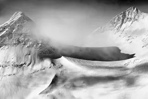 Three ski tourers in the Stuor Reaiddavaggi valley