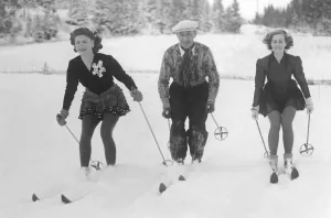 Skiing in the 1940s. The three individual skiing champions Britta Rahlen, Sven Selanger and Britta Lindmark are skiing through the snow. Sweden 1945