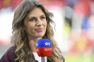 SKY presenter Mara Mones, portrait