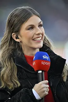 SKY presenter reporter Mara Mones in an interview microphone Mikro Logo iPortrait smiles soccer Bundesliga