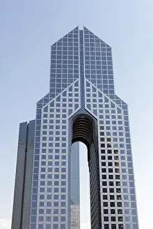 Skyscraper with an opening, Sheikh Zayed Road