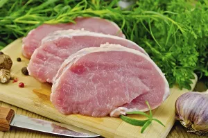 Three slices of pork, garlic, nutmeg
