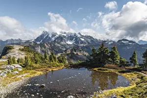 Small mountain lake at Tabletop Mountain