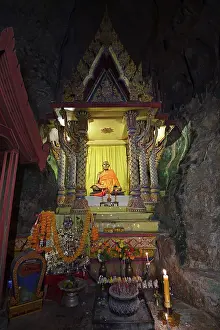 Small temple to honour a monk, cave temple Wat Tham Suwan Khuha