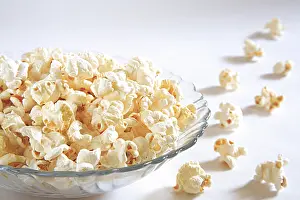 Snack, makka, popcorn, maize which puffs after heating
