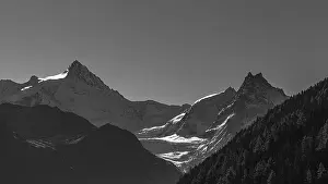 The snow-capped peaks of the Zinalrothorn and Besso mountains