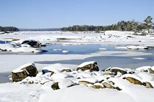 Snow-covered lake landscape in sunshine