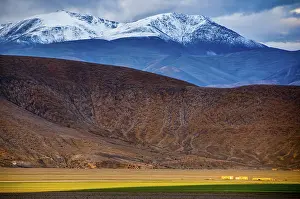 Snow covered mountains along the road from Ali and Gerze