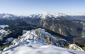 Snow-covered summit of the Jenner with viewing platform in autumn