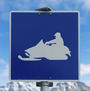 Snow mobile warning road signpost