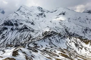 The snow on the mountainside began to melt
