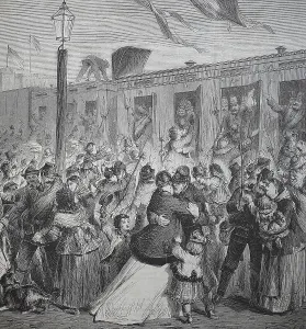 Soldiers of the Guards Landwehr are welcomed by their families at the Potsdam railway station in Berlin on 22 March
