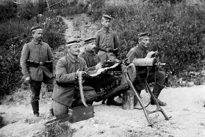 Five soldiers at the machine gun