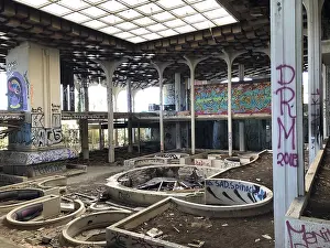 Spacious, abandoned hall with graffiti