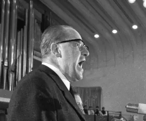 The SPD politician Herbert Wehner gave a speech in a church in the Ruhr area