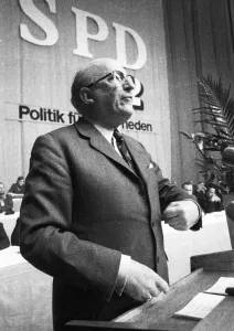 The SPD rally for the ratification of the East German treaties on 23 April 1972 in the Westfalenhalle in Dortmund