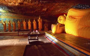 Sri Lanka: The Buddhist monastery Mulkirigalla near Galla