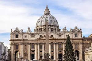 St. Peter's Basilica, St. Peter's Square
