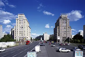 Former Stalinallee, Straussberger Platz