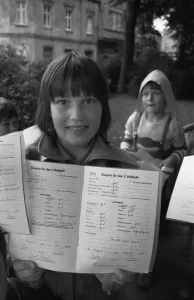 The start of the big holidays and the report cards thrill children at the primary school on 24