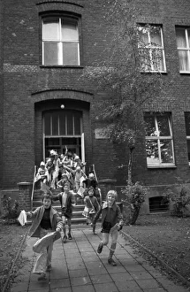 The start of the big holidays and the report cards thrill children at the primary school on 24