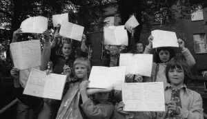 The start of the big holidays and the report cards thrill children at the primary school on 24