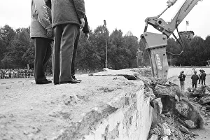 The start of the demolition of the Berlin Wall at the Brandenburg Gate