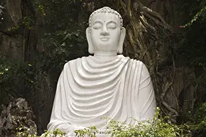 Statue of Buddha, Marble Mountains