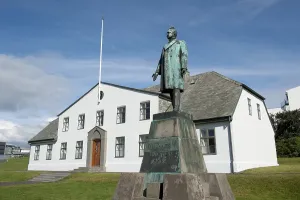Statue of Hannes Hafstein in standing front of the Prime Minister's house