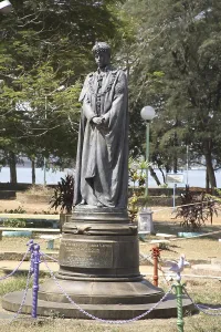 Statue of His Highness Sri Rama Varma Maharaja of Cochin now Ernakulam 11-9-1895 to 7-11-1914 erected by Public subscription, Ernakulam, Kerala, India, Asia