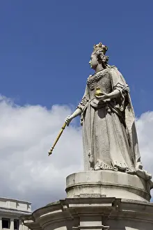 Statue outside St Paul's Cathedral<br> Statue outside St Paul's Cathedral