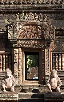 Statues of the Hanuman deity as temple guardians