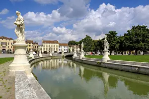 Statues at Prato della Valle, Padua