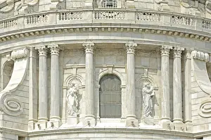 Statues at Victoria Memorial monument