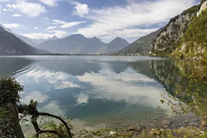 Steep northern shore of Lake Walen with view to the west