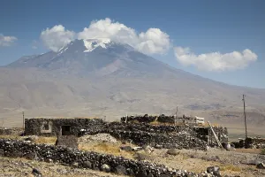 Category Mountain Landscapes Prints: Stone hut on Mount Ararat, Agri Dagi