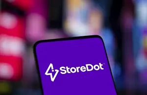 Category Historic EN Prints: storedot logo is displayed on smartphone