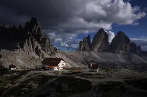 Stormy atmosphere, view of the Three Peaks Hut