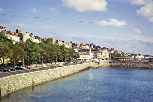 Strandpromenade und Stadt Peter Port, Guernsey, Kanalinseln, Grossbritannien, Juni 1974, Europe