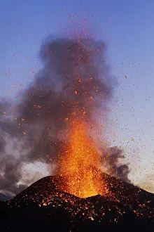Category Mountain Landscapes Prints: Stromboli, Lipari Islands, eruption