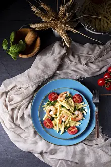 Strozzapreti pasta with spinach and prawns