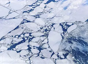 Structures in ice, ice floes, frozen sea