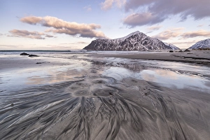 Structures in the sand, Skagsanden beach