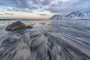 Structures in the sand, Skagsanden beach