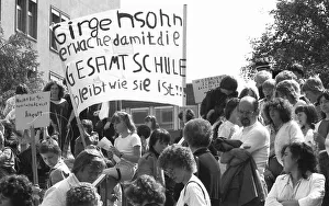 Students and teachers of the Scharnhorst Comprehensive School protested in 1982 against a planned change of status by